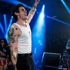 Fans at a JSTJR concert